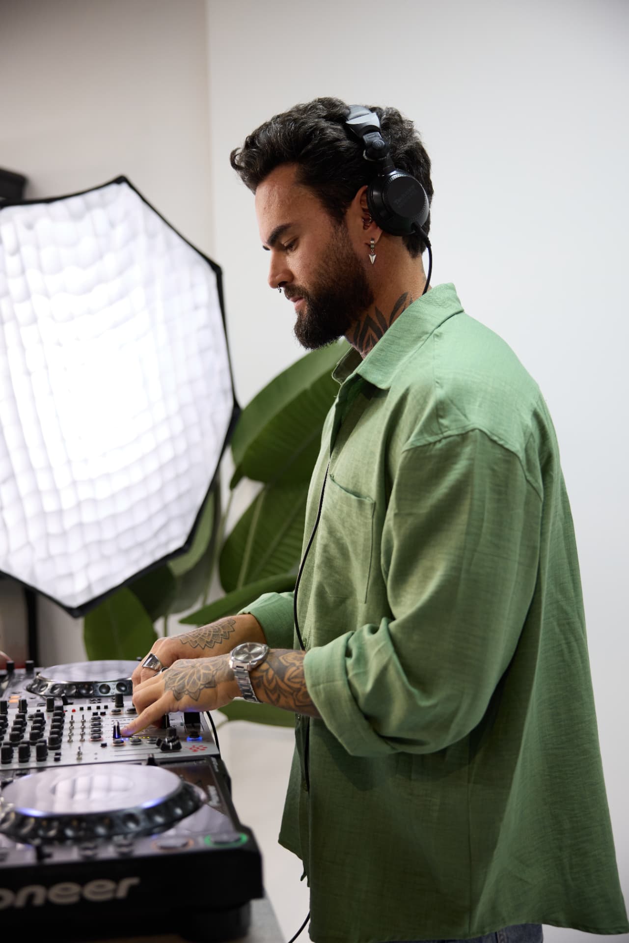 Anderson Darski mixing on Pioneer decks in the studio