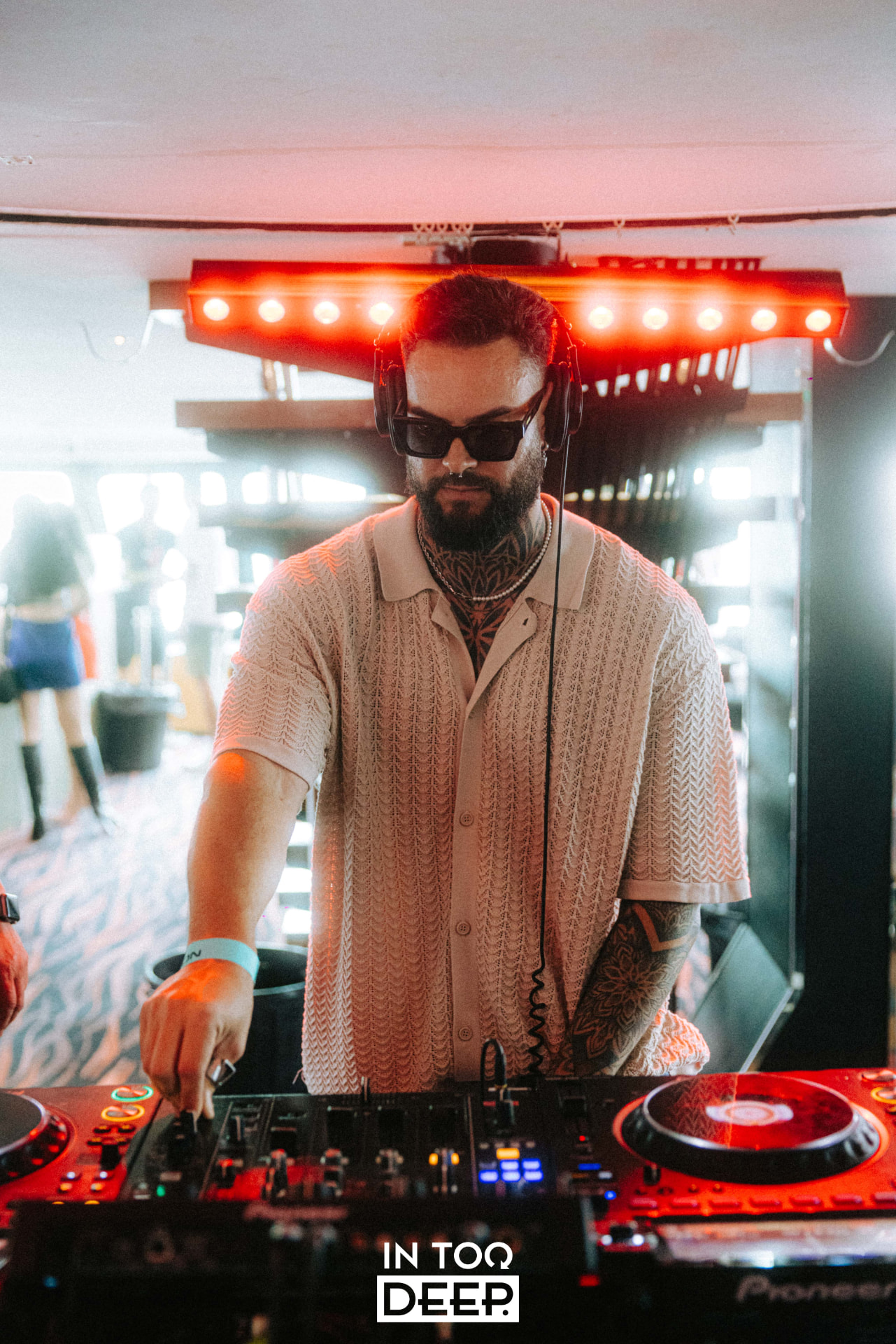 Anderson Darski playing the In Too Deep boat party